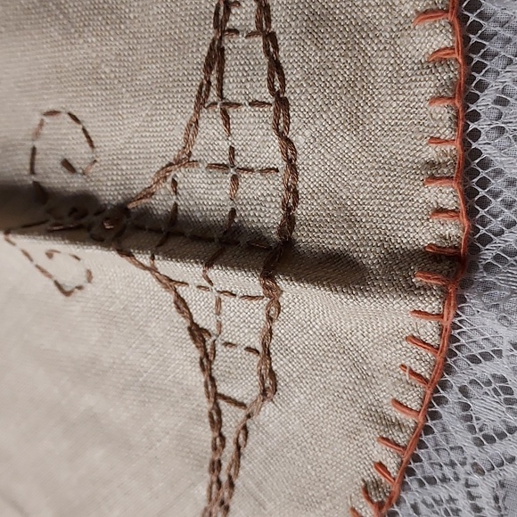 Vintage Embroidered Handmade Oval Table Cover With Floral Design Edge With Lace - Picture 3 of 7